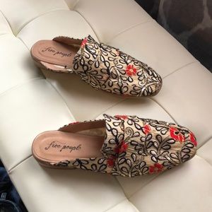 Free People embroidered flats. NWOT